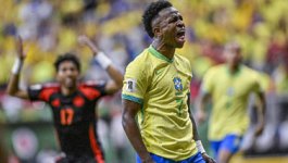 弗拉格：詹姆斯&东契奇&里夫斯像三头龙，他们都能撑起球队