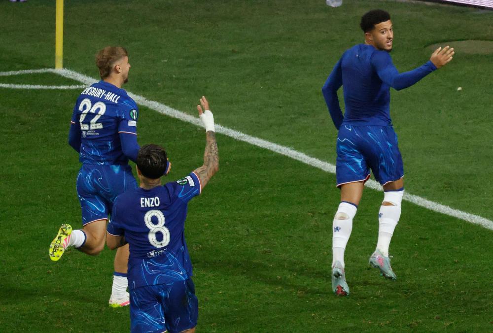 足球报曝中超某俱乐部欠税过亿，评论区画风突变：先查查调节费去哪了